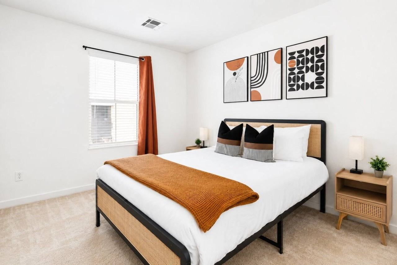 814 E Roma Ave #1568809P - Photo 7 of 41