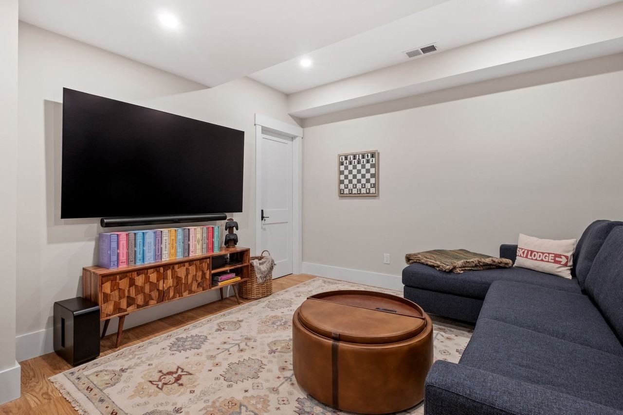 5 Firelight Lane #1571355P - Photo 4 of 48