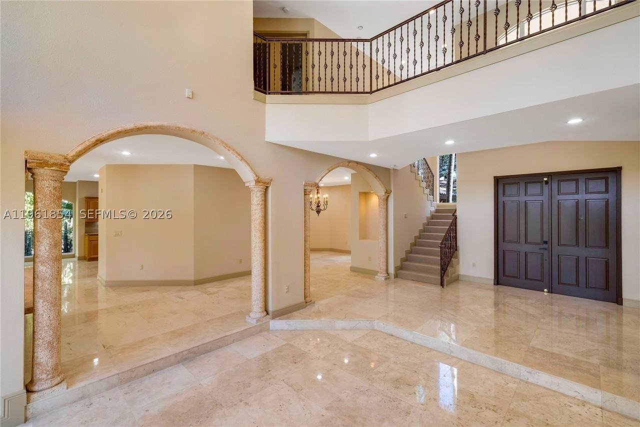 129 Gavilan Ave - Photo 6 of 39