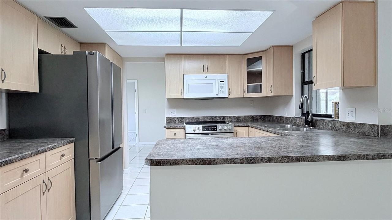 11803 Classic Lake Way - Photo 4 of 48