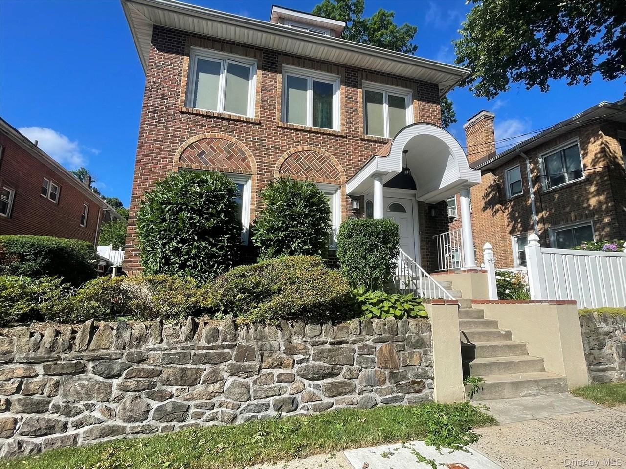 574 E 3rd St #1