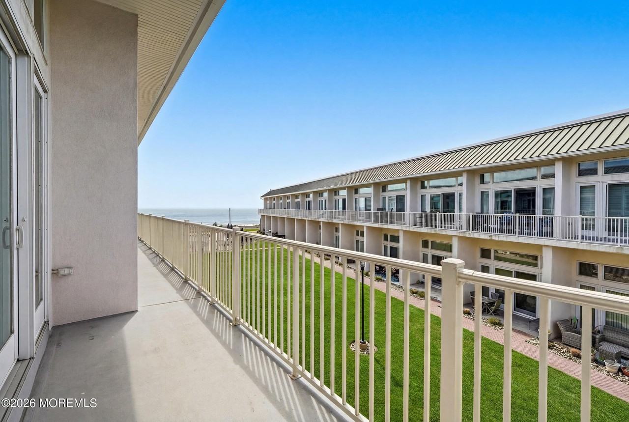 448 Ocean Ave #14B - Photo 7 of 21