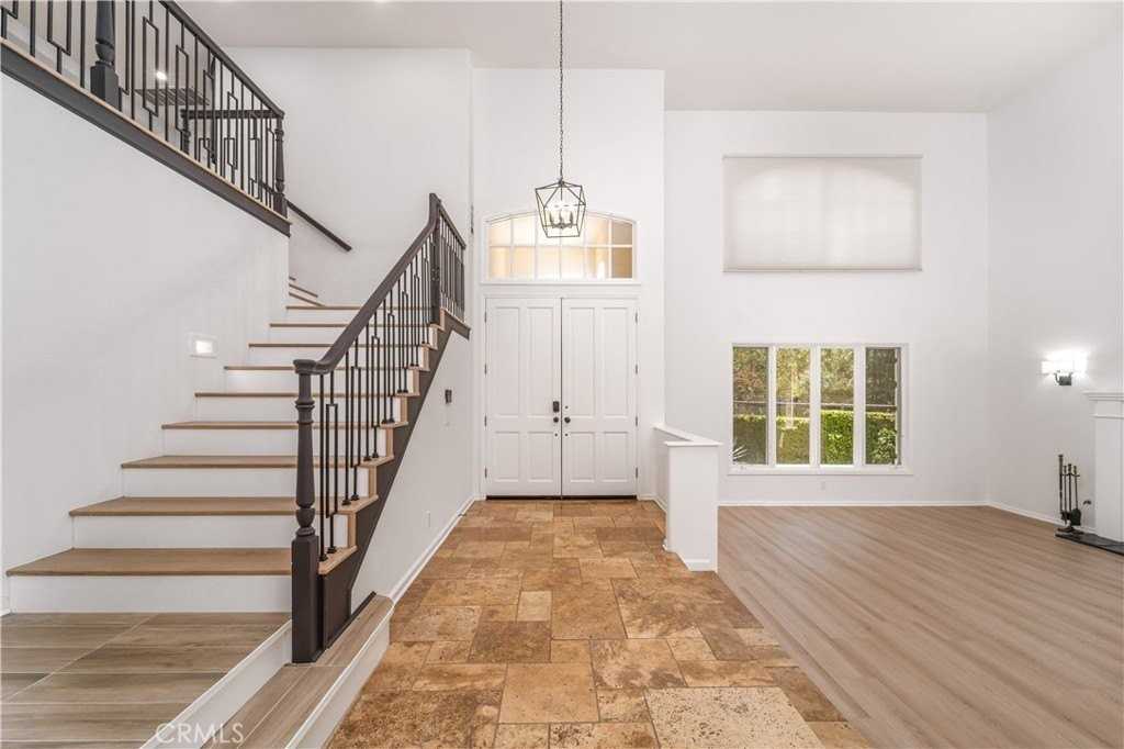 24961 Alicante Dr - Photo 3 of 37