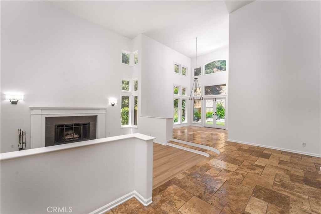24961 Alicante Dr - Photo 5 of 37
