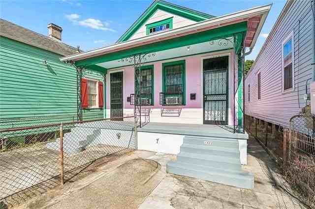 1022 Port St
