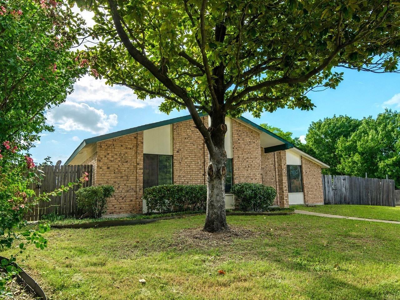 2513 Trailridge Dr - Photo 2 of 34