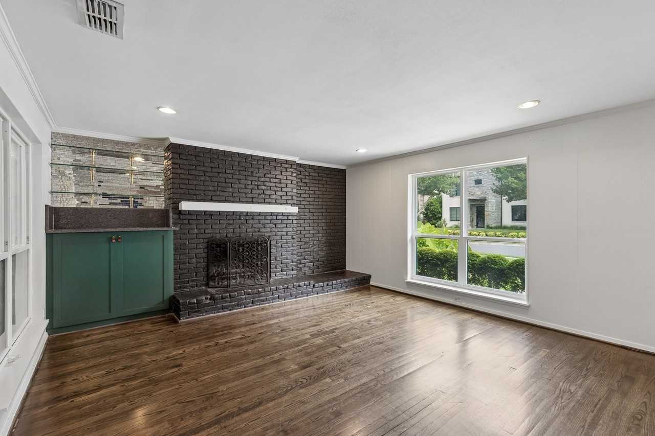 3553 Asbury St - Photo 2 of 22