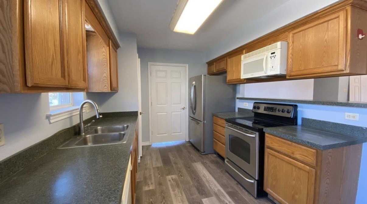 307 Coral Reef St - Photo 4 of 9