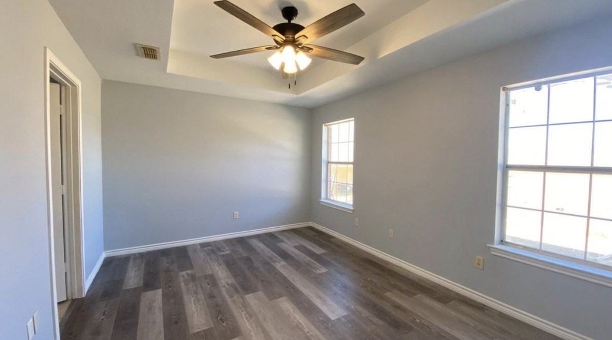 307 Coral Reef St - Photo 5 of 9