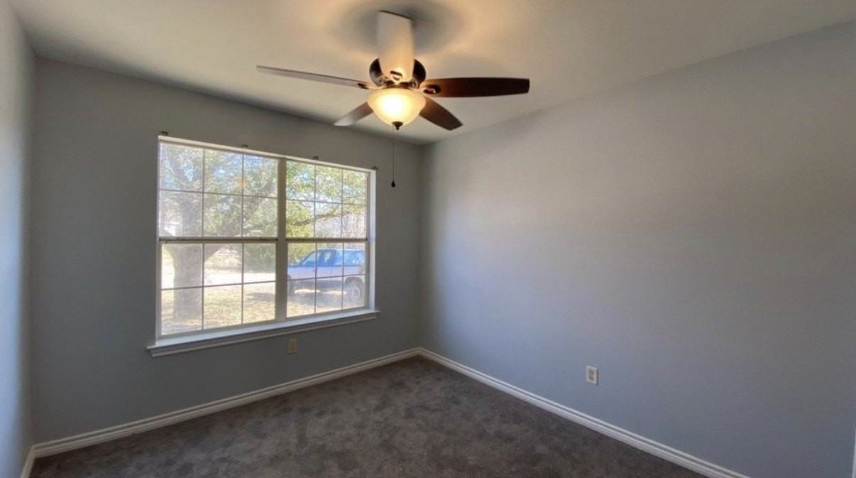 307 Coral Reef St - Photo 7 of 9