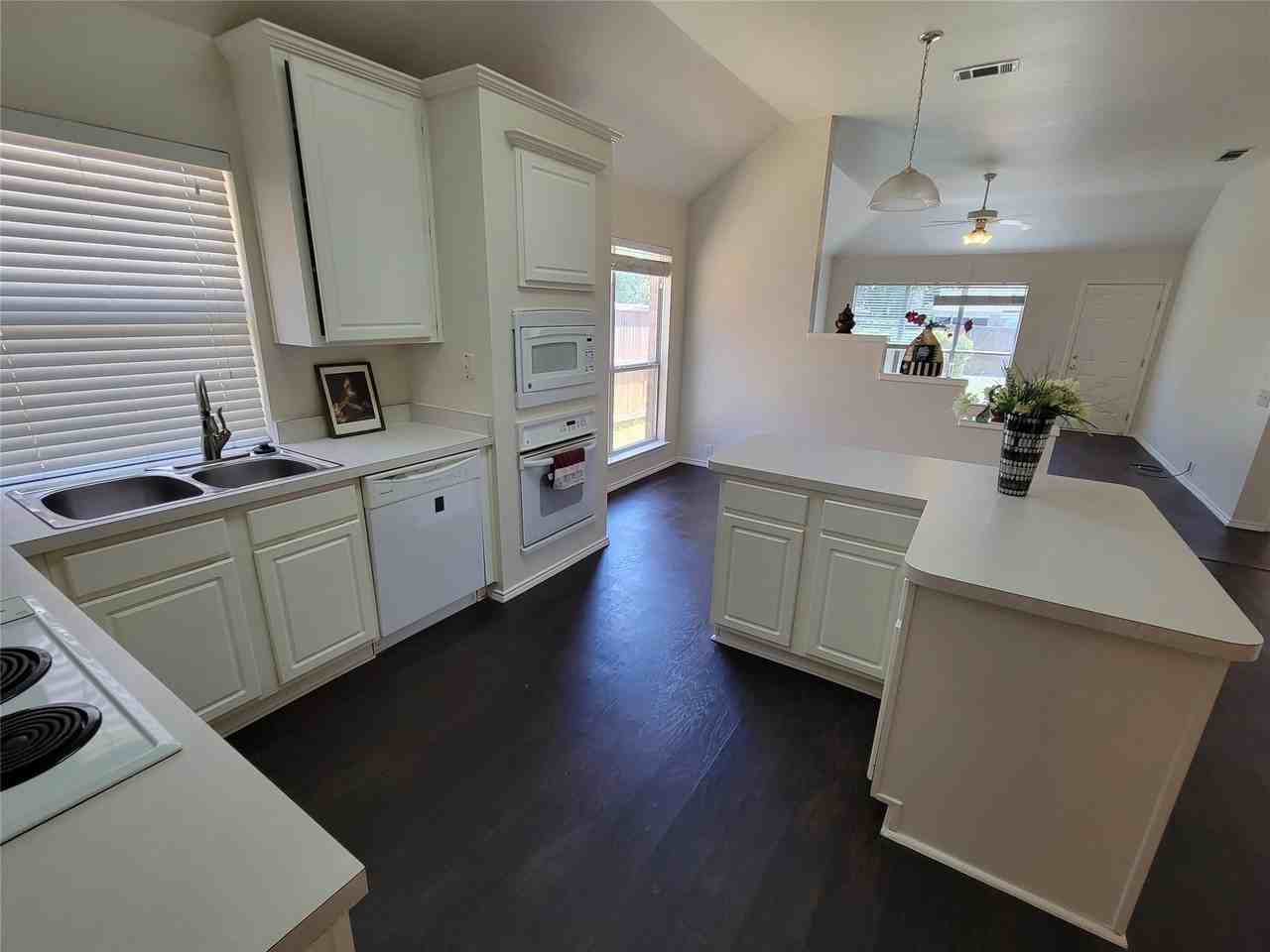 2913 Rush Creek Rd - Photo 4 of 32