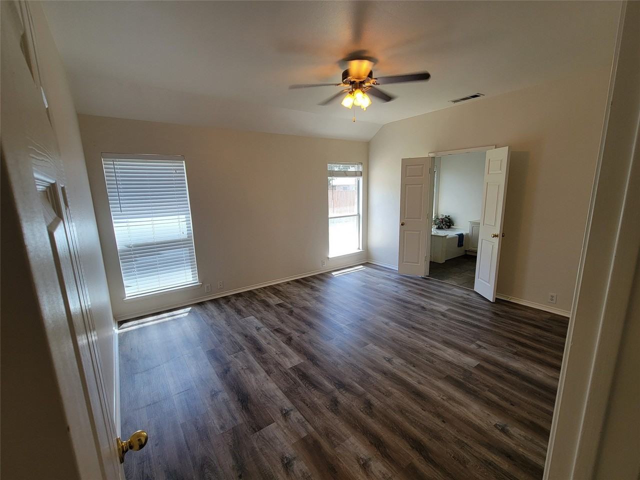 2913 Rush Creek Rd - Photo 5 of 32