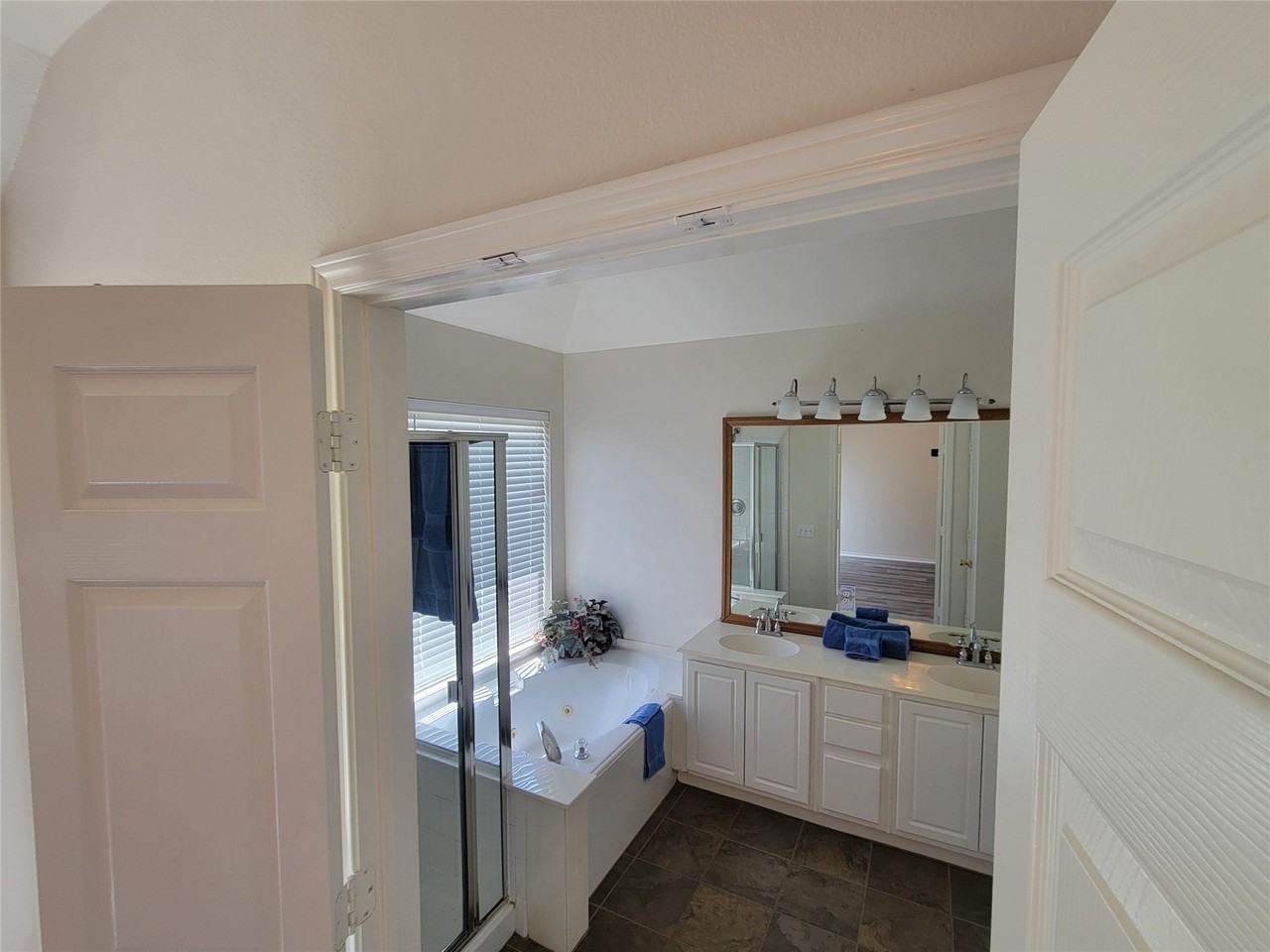 2913 Rush Creek Rd - Photo 6 of 32