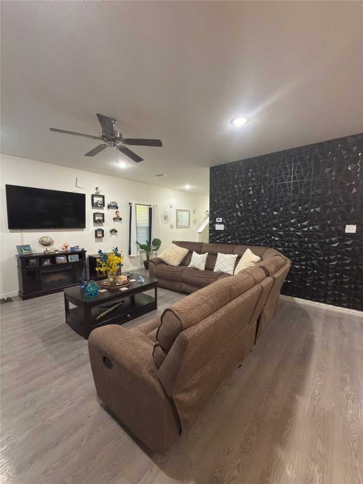 4953 Ben Casey Ct - Photo 5 of 17