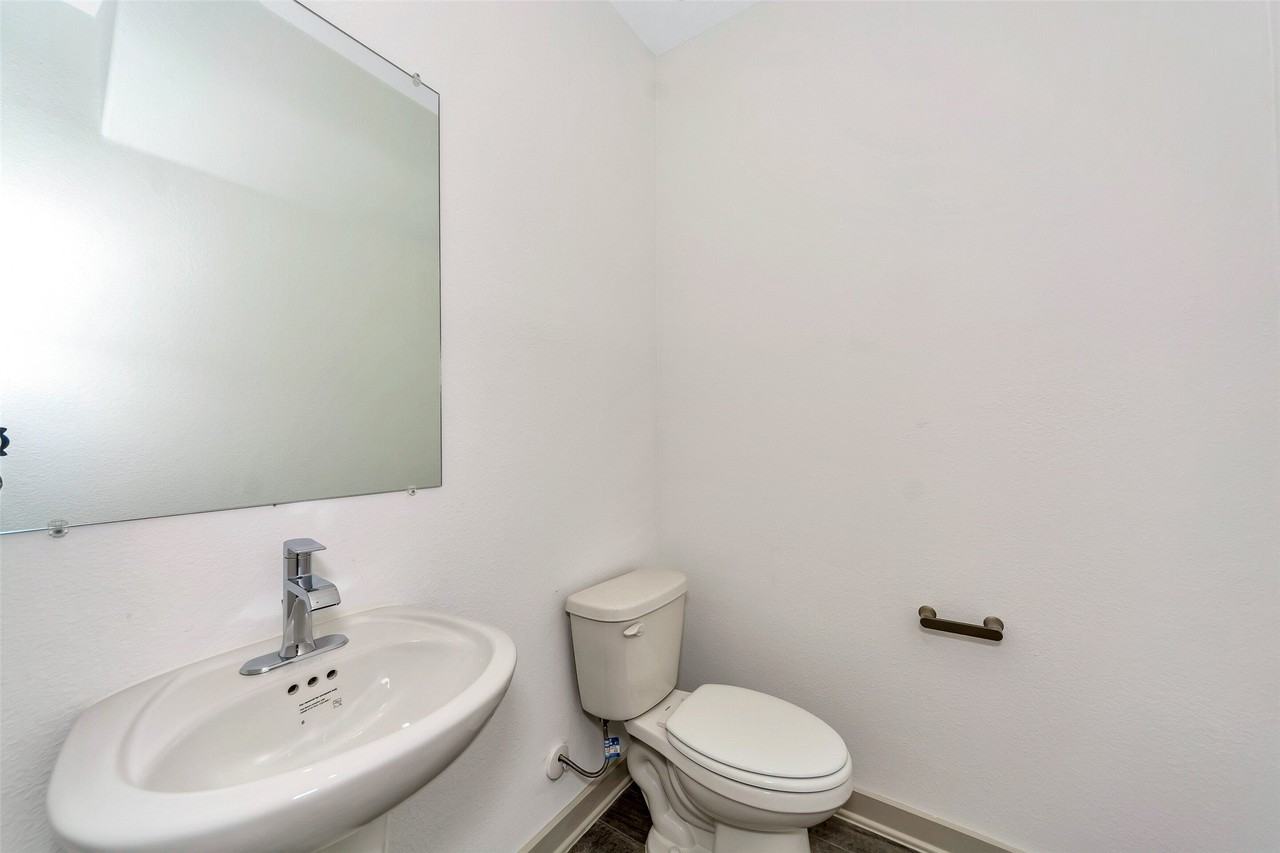 1655 Chasen Dr - Photo 5 of 23