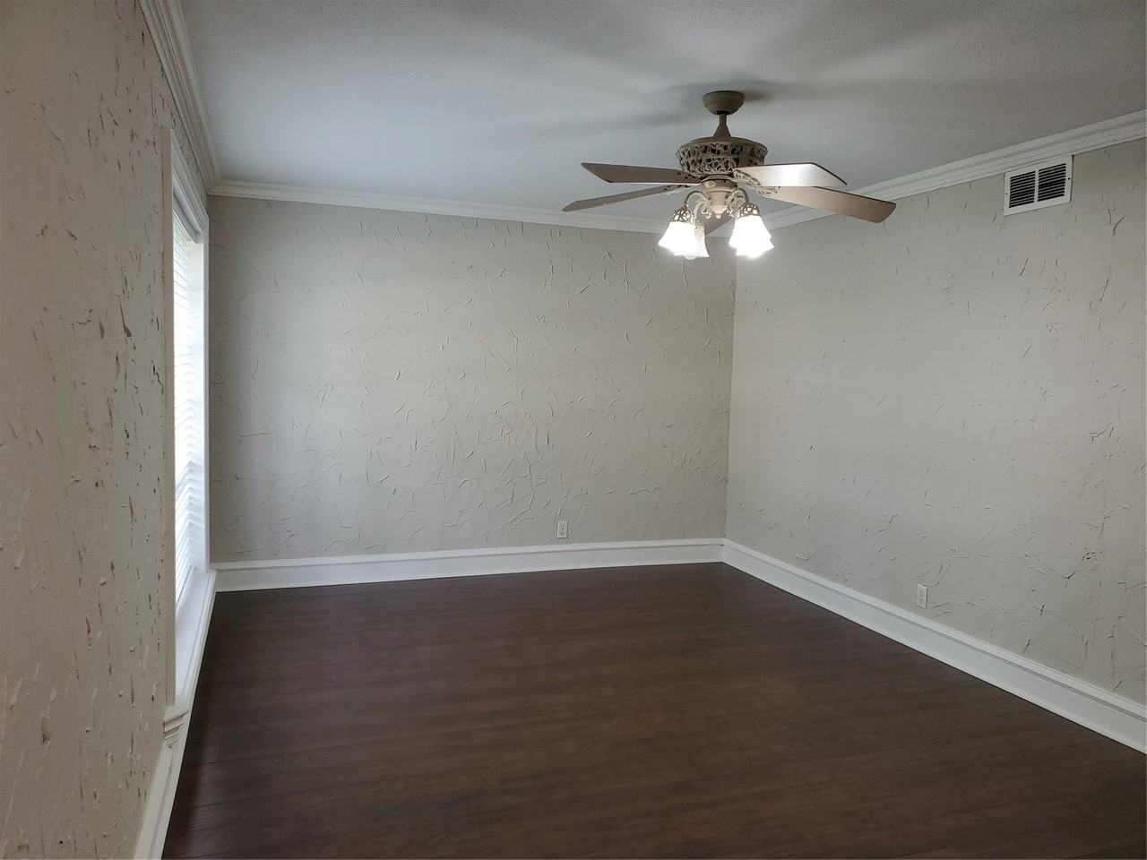 3703 Byrd Dr - Photo 4 of 23