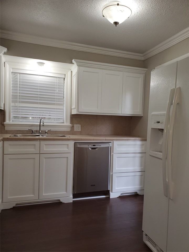 3703 Byrd Dr - Photo 7 of 23