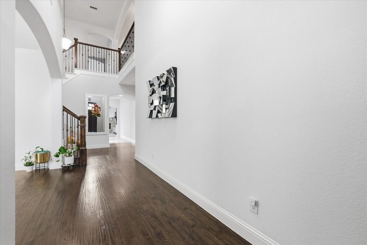 5000 Cyndur Dr - Photo 3 of 40