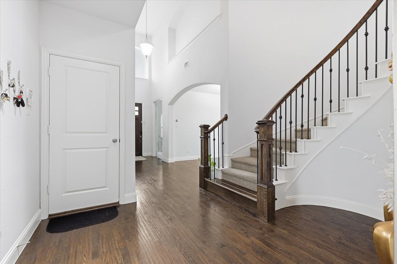 5000 Cyndur Dr - Photo 4 of 40