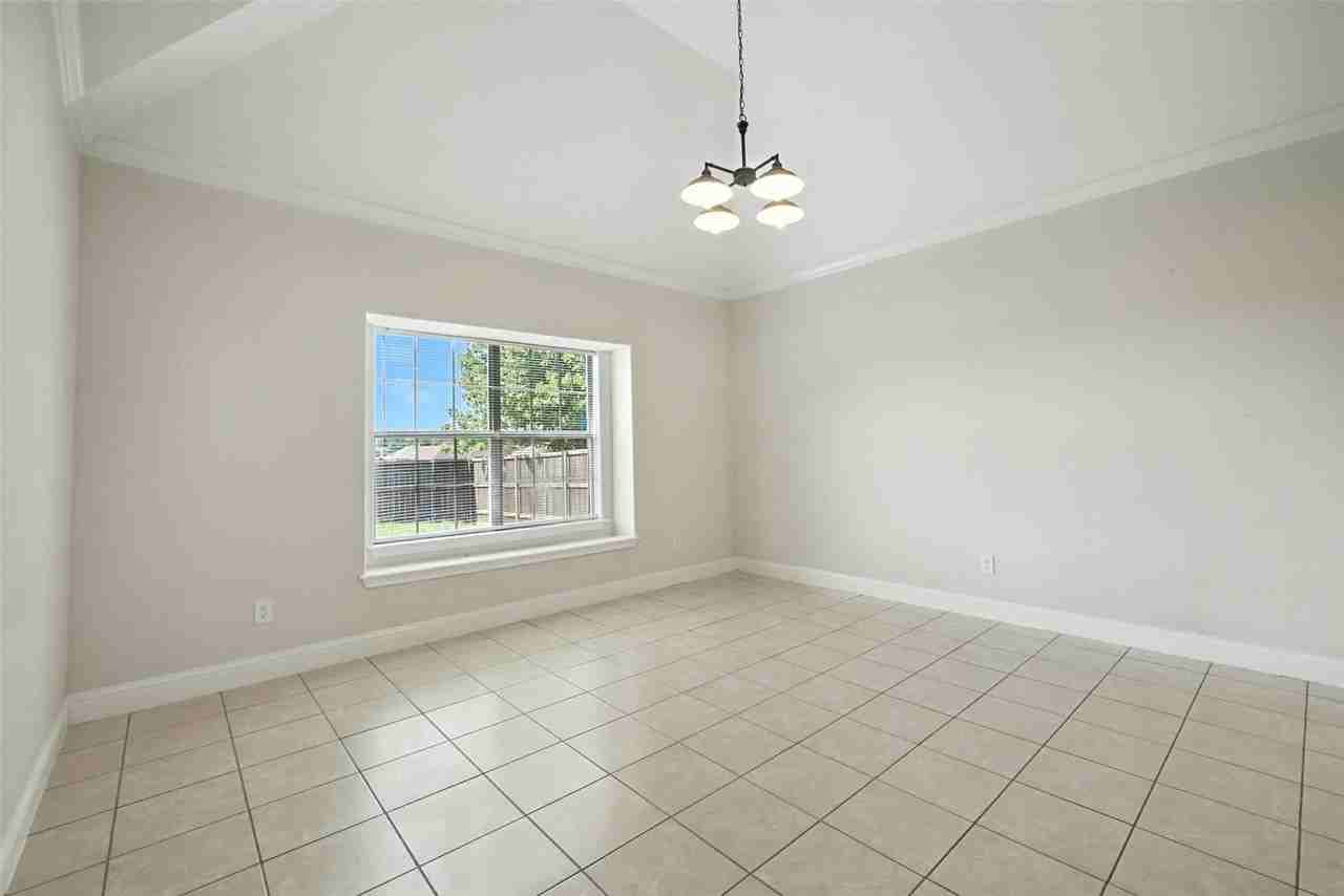 225 Glenview Dr #DR - Photo 4 of 15