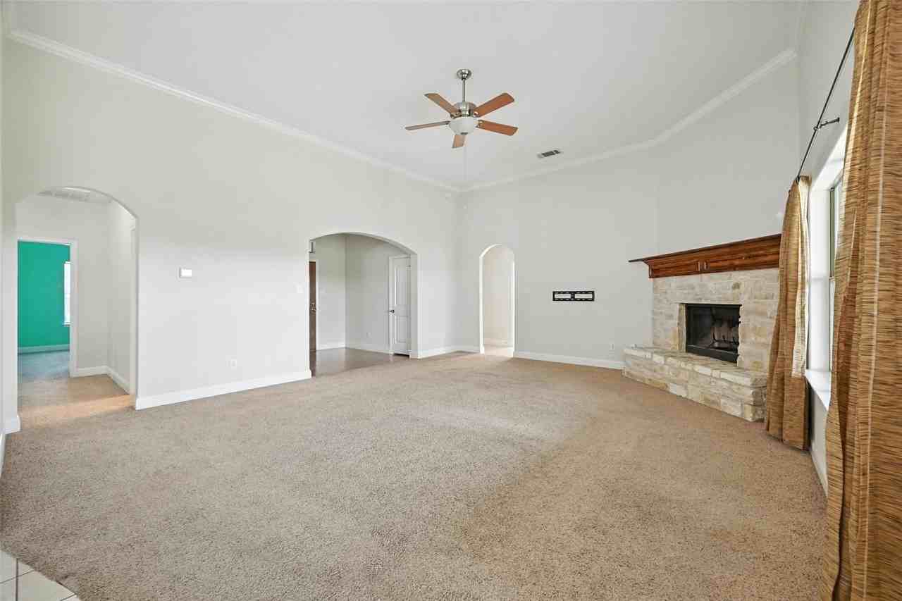 225 Glenview Dr #DR - Photo 5 of 15