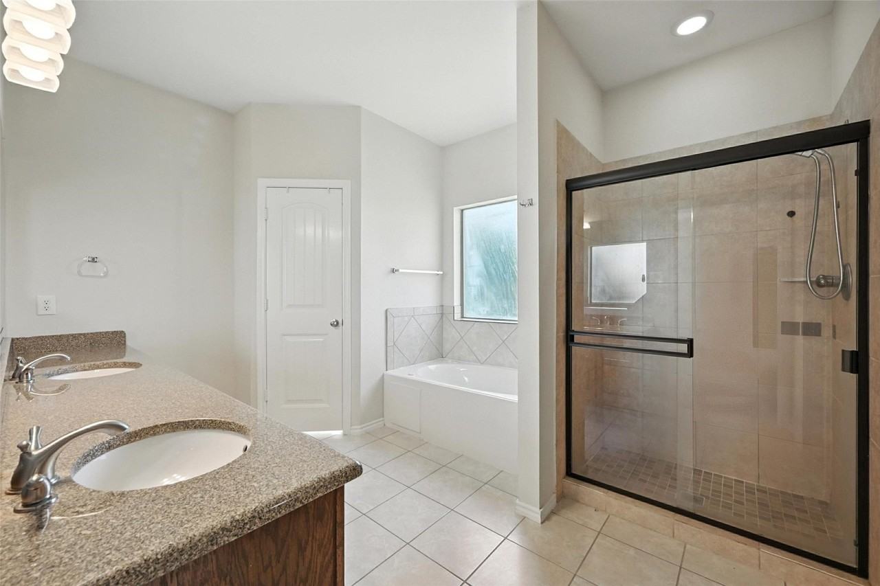 225 Glenview Dr #DR - Photo 7 of 15