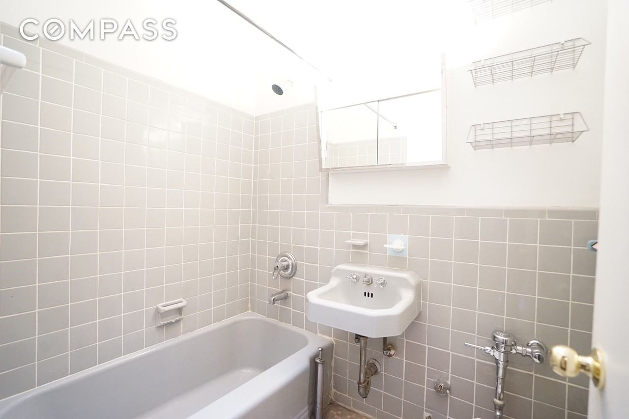 340 E 83rd St #5B - Photo 4 of 8
