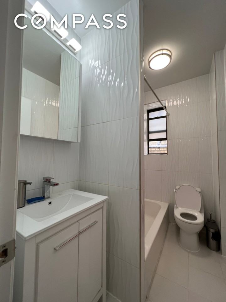 4310 44th St #4E - Photo 4 of 5