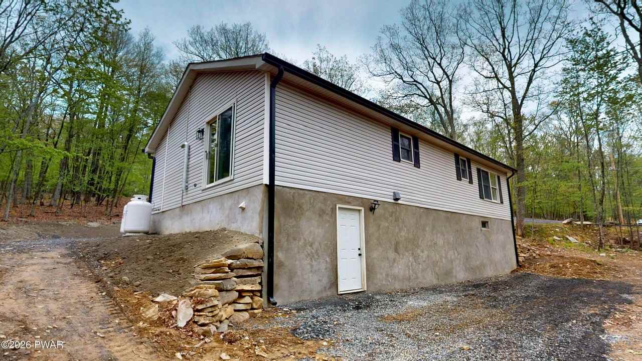 101 Arbutus Ct - Photo 4 of 23