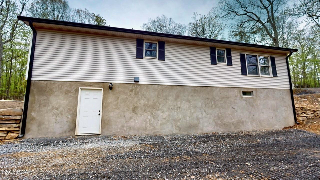 101 Arbutus Ct - Photo 5 of 23