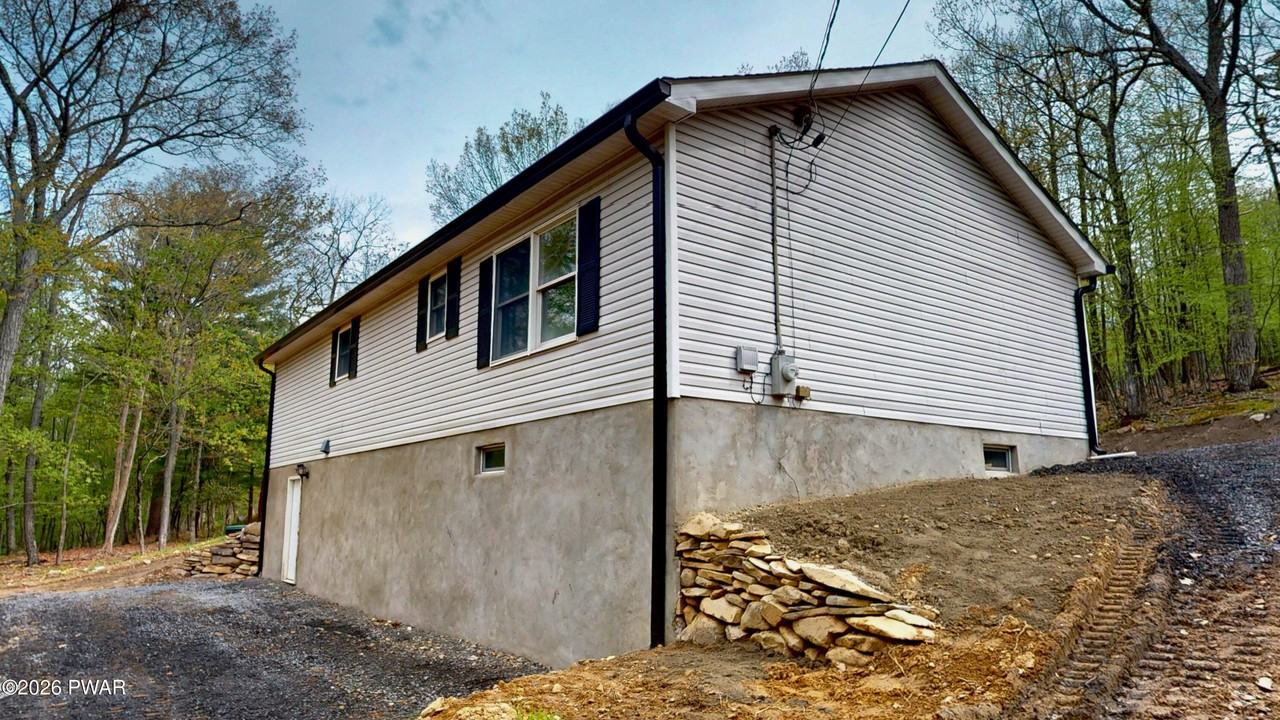 101 Arbutus Ct - Photo 6 of 23