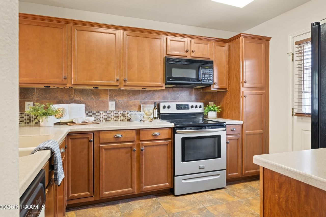416 Doucet Rd #5F - Photo 6 of 32