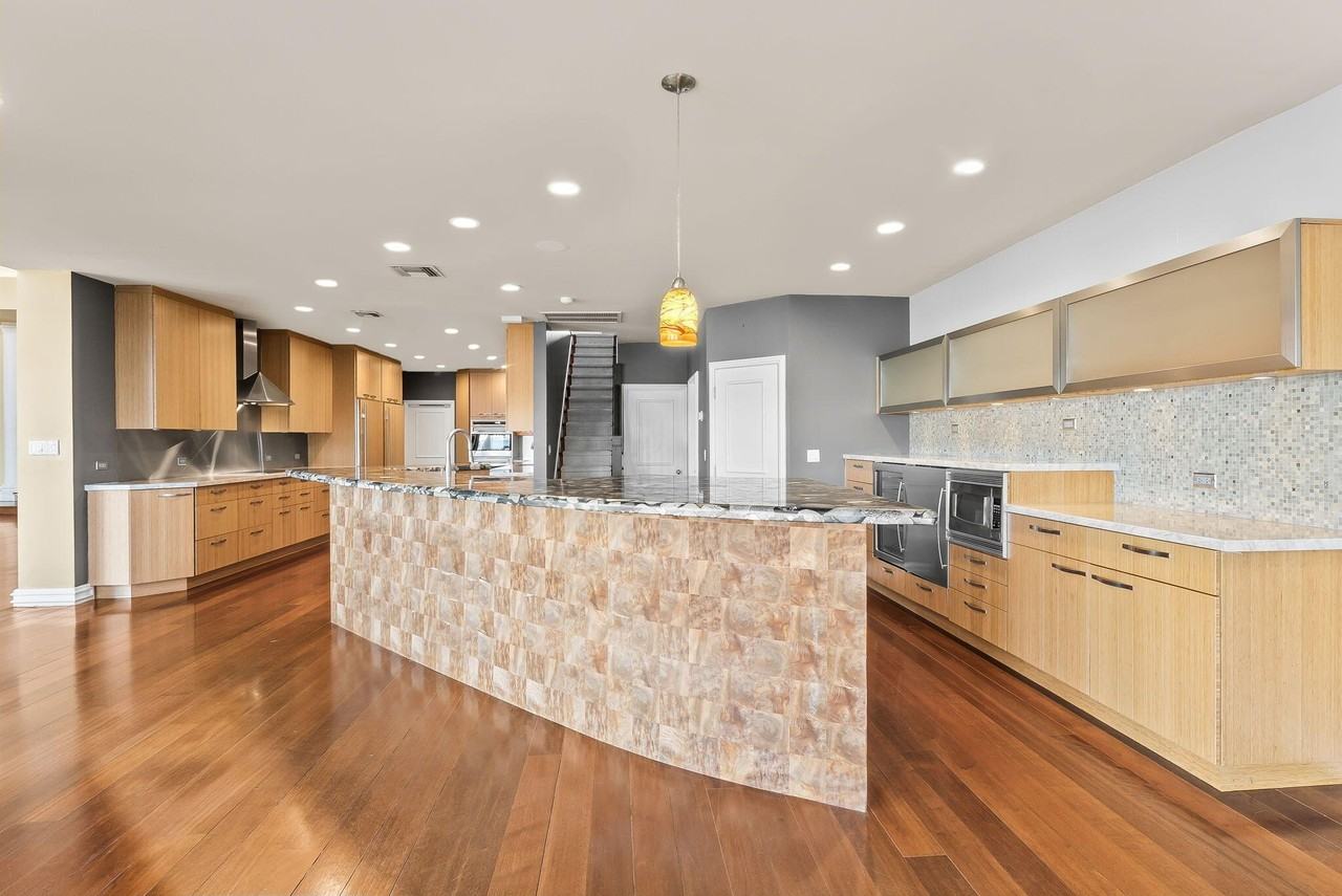 3 Isla Bahia Dr - Photo 4 of 50