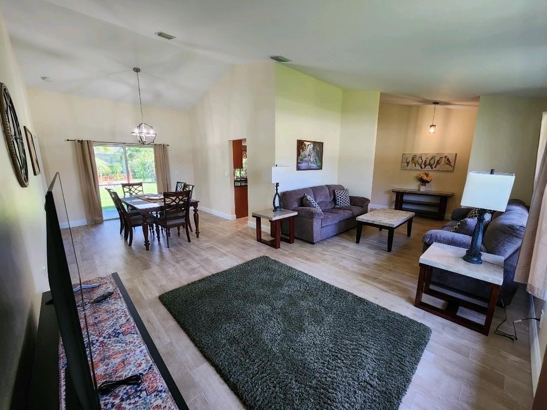 1750 Primrose Ln - Photo 4 of 17