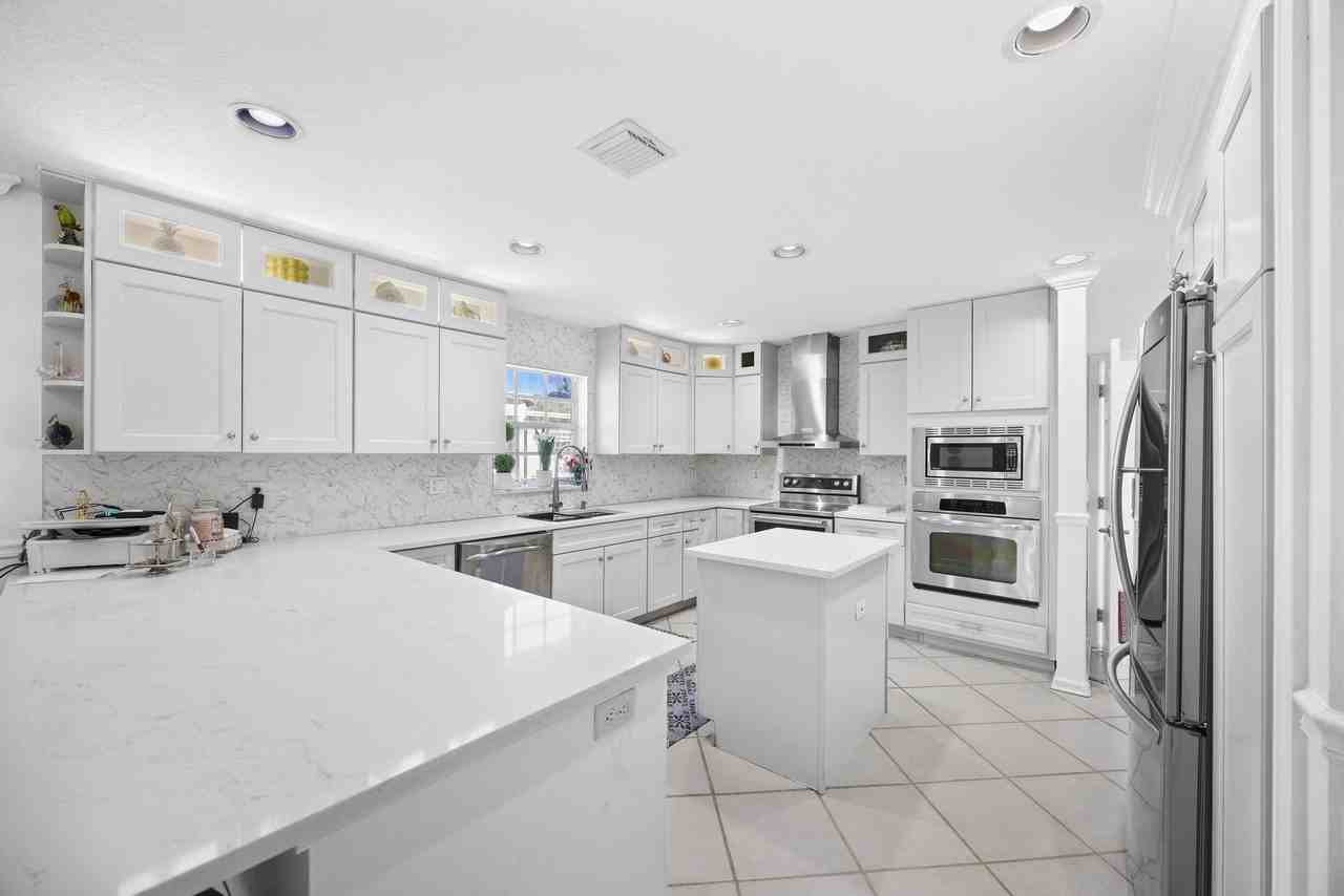 6934 Grapeview Blvd - Photo 7 of 50