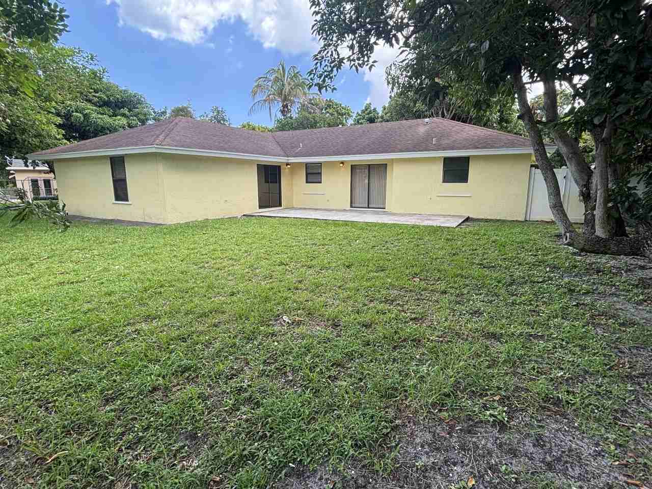 1563 40th St - Photo 4 of 29