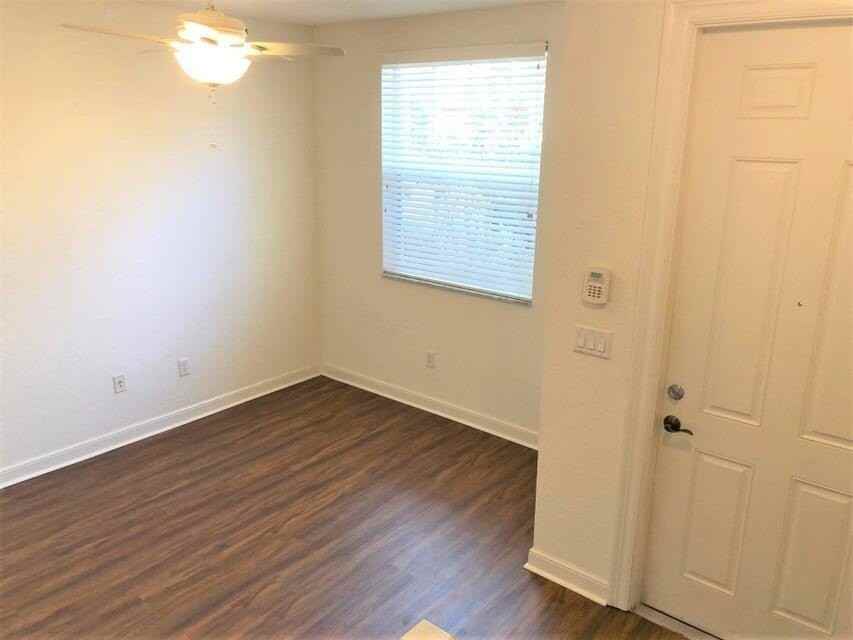 810 Marina Del Ray Ln #5 - Photo 5 of 38