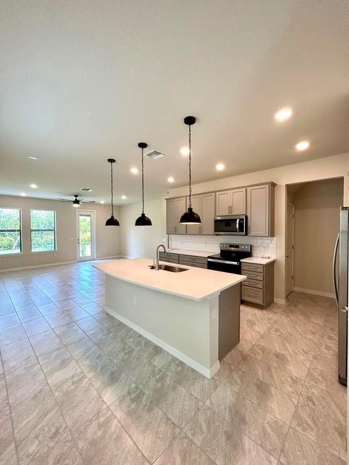 4845 Chantilly Rd - Photo 2 of 13