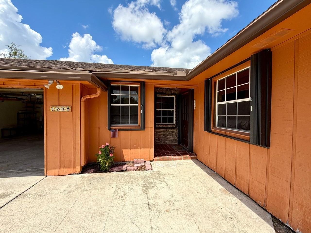 1235 Rowayton Cir - Photo 5 of 15