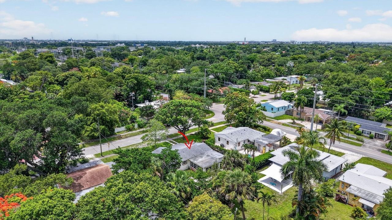 841 Sw 18th Ct - Photo 3 of 48