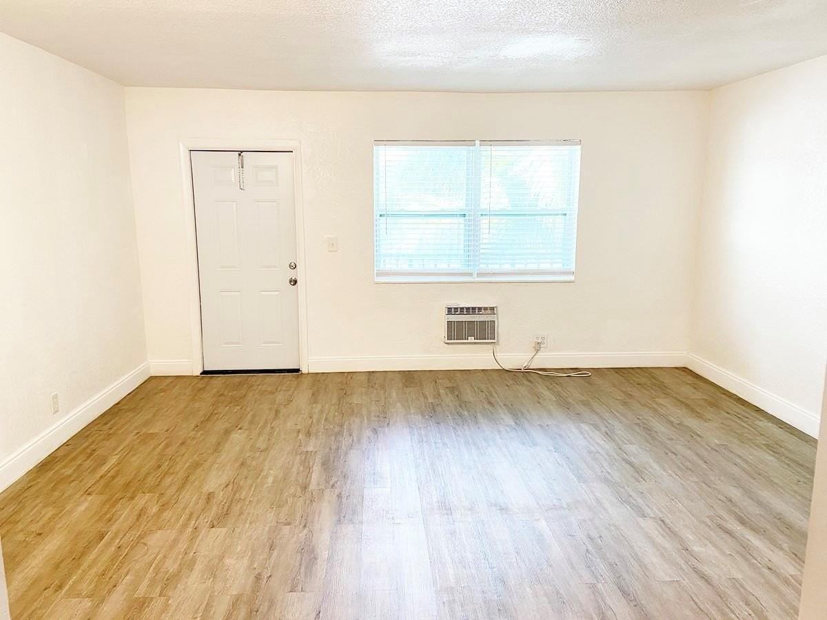 240 Sw 8th St #3 - Photo 3 of 16