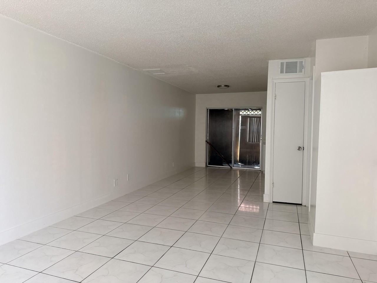2552 Nw 52nd Ave #B19 - Photo 7 of 12