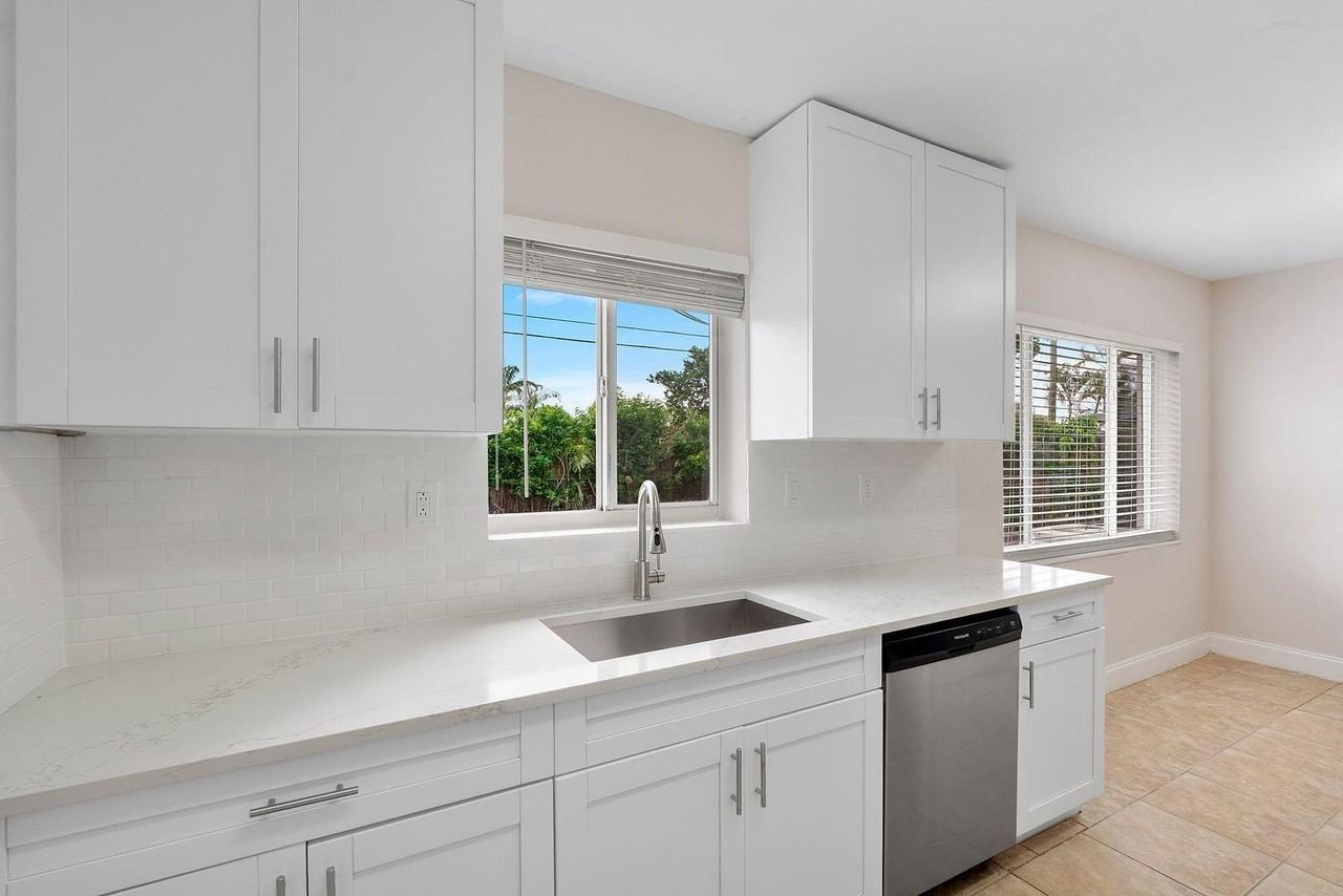 4650 Ne 1st Ter - Photo 3 of 14
