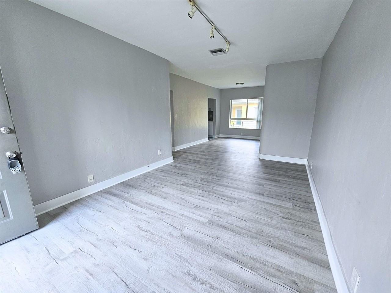 701 Ne 16th Ave #26 - Photo 2 of 19