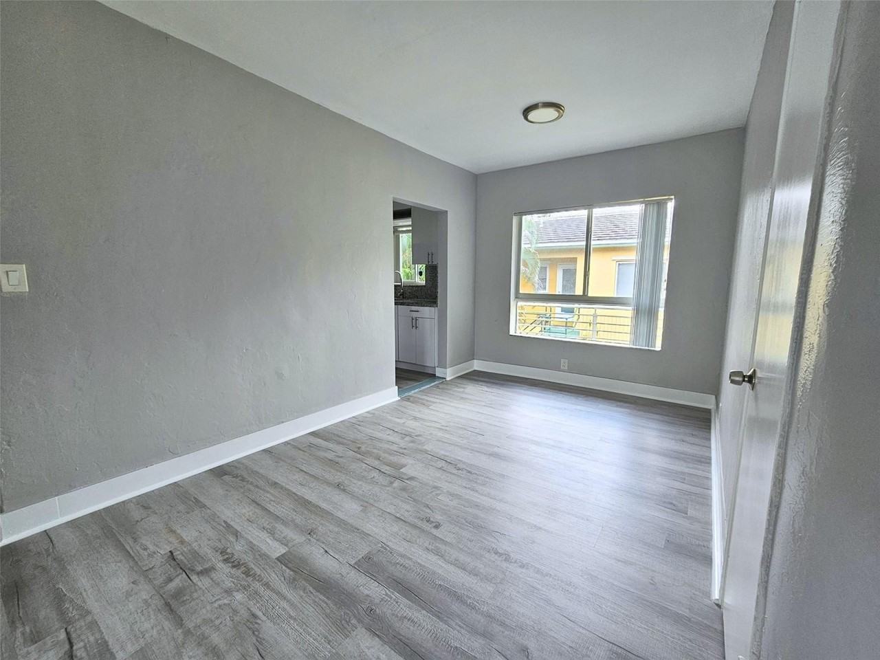 701 Ne 16th Ave #26 - Photo 3 of 19