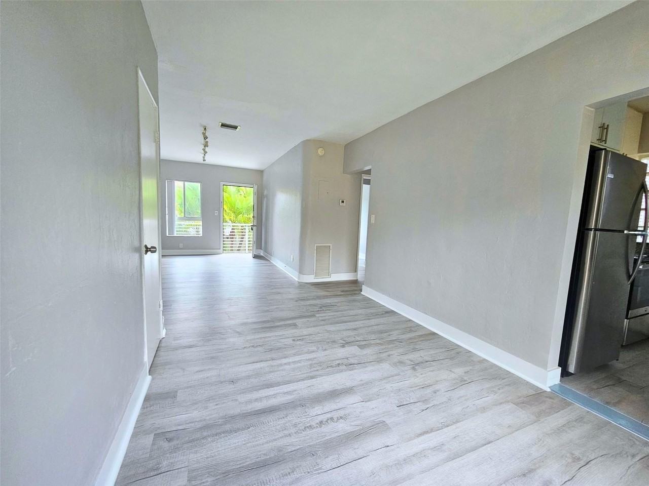 701 Ne 16th Ave #26 - Photo 4 of 19