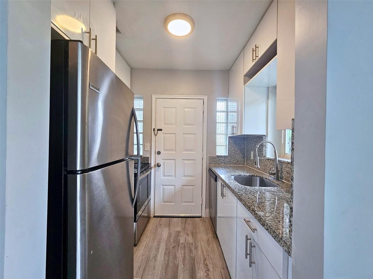 701 Ne 16th Ave #26 - Photo 5 of 19
