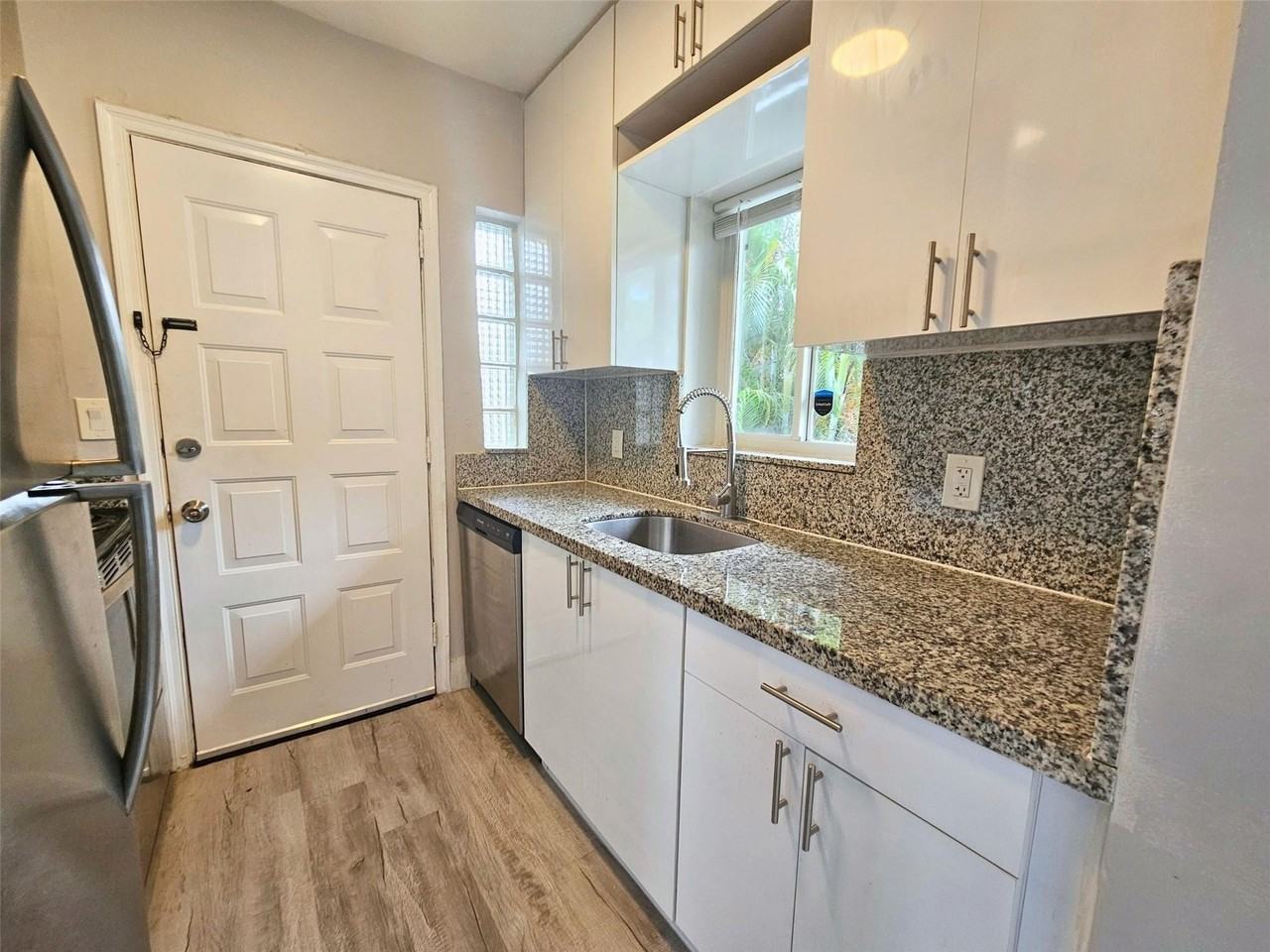 701 Ne 16th Ave #26 - Photo 6 of 19