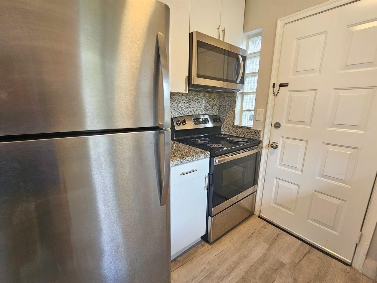 701 Ne 16th Ave #26 - Photo 7 of 19