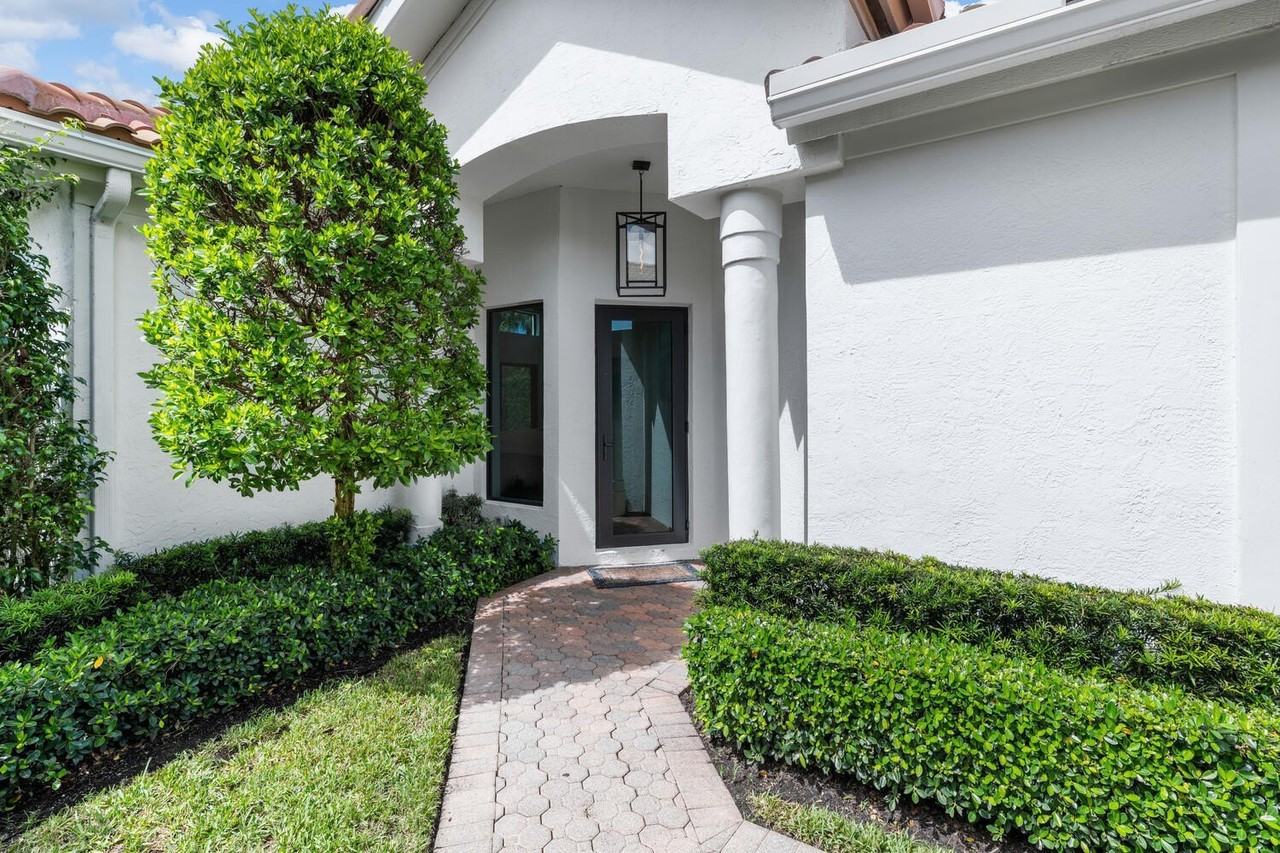 12618 Mallet Cir - Photo 2 of 50